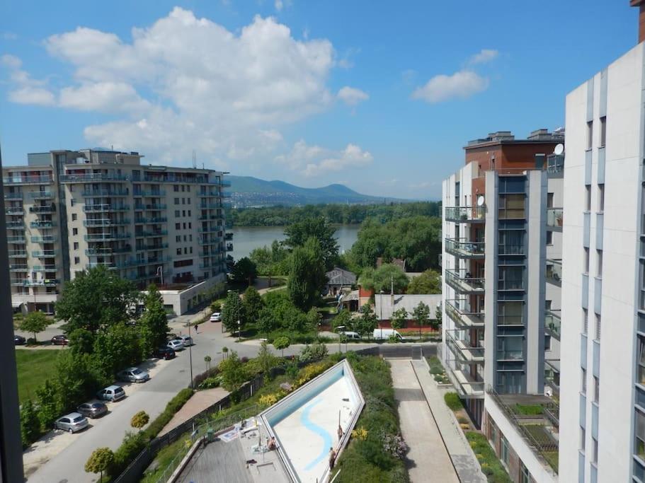 Imádnivaló medencés hotellakás szaunával. Budapeste Exterior foto